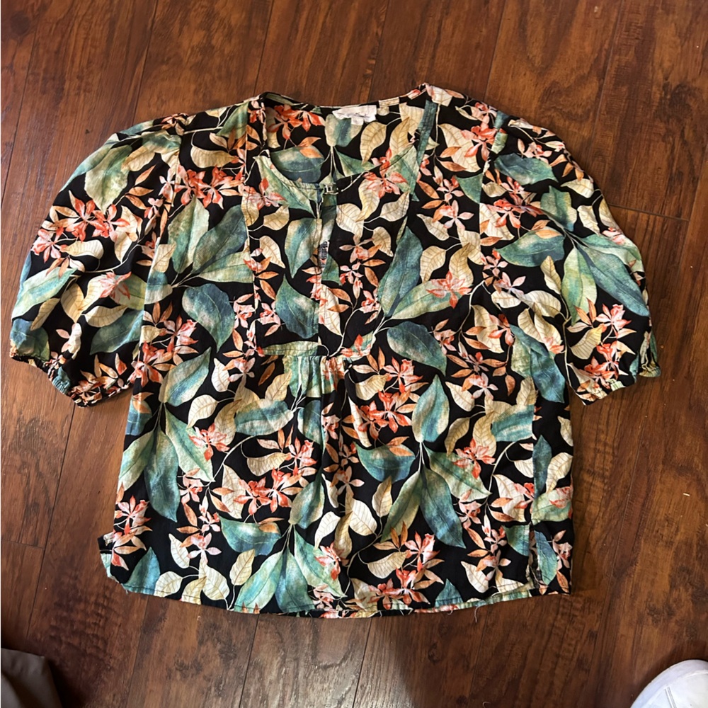 Women’s flowered Panama jack blouse with clasp